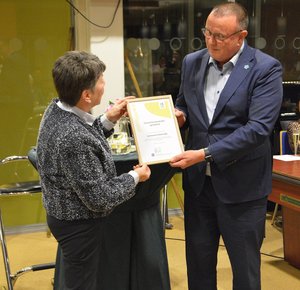 Wethouder Dankers ontvangt certificaat