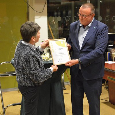 Wethouder Dankers ontvangt certificaat